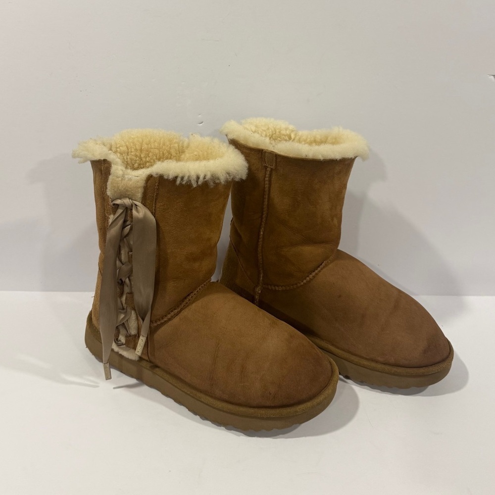UGG Bailey Bow Boots Women’s 9 Chestnut Suede Shearling Lined Winter Boots